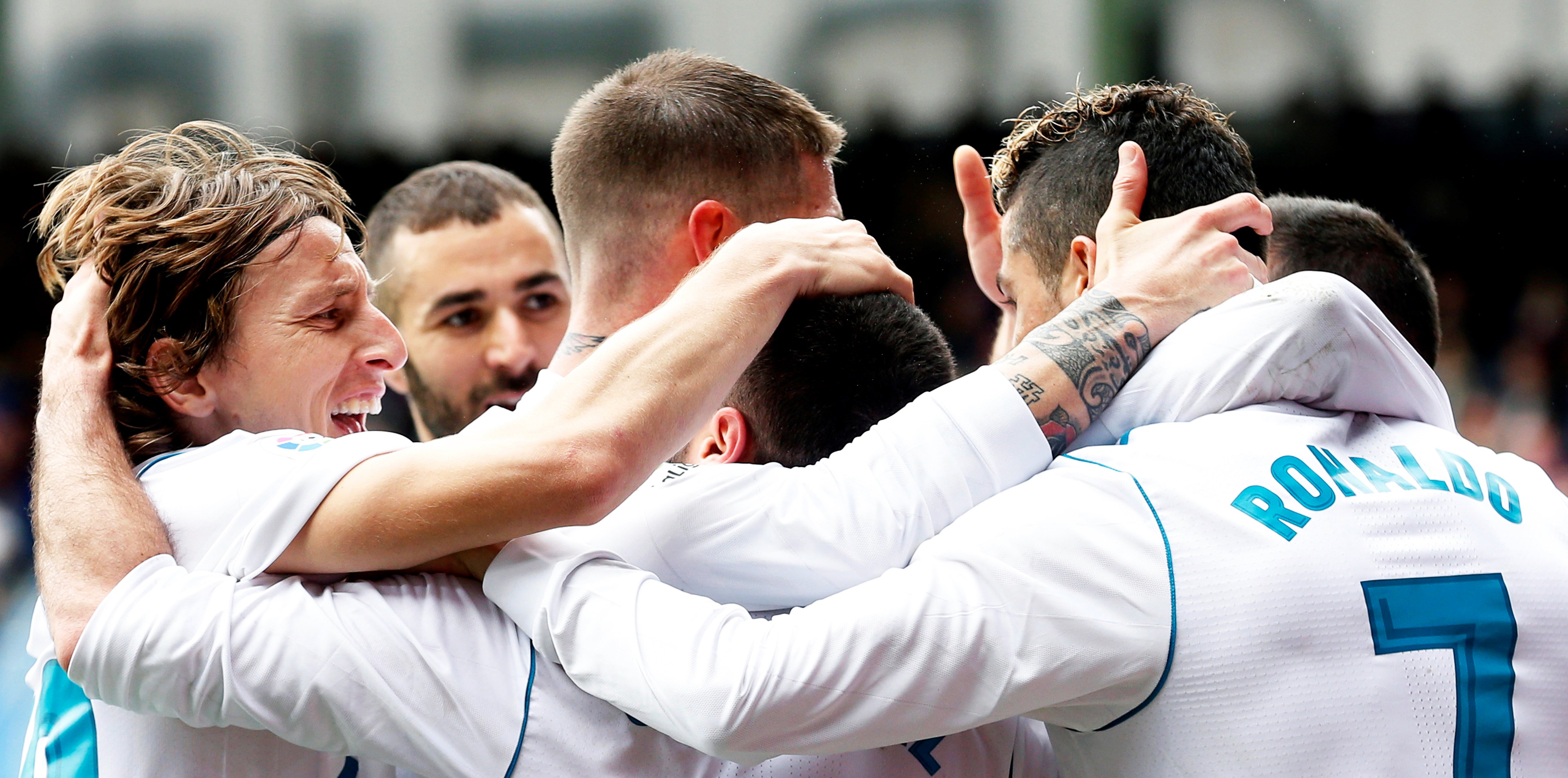 PG中国官网-皇家马德里士气大振,险胜埃瓦尔取得连胜!的简单介绍